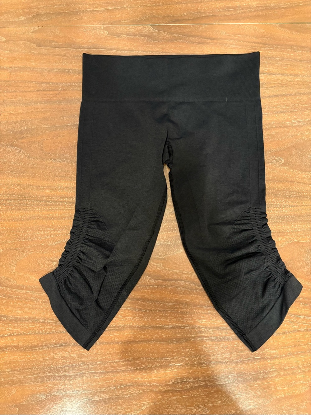Women’s Lululemon In The Flow II Capri Leggings in size 6